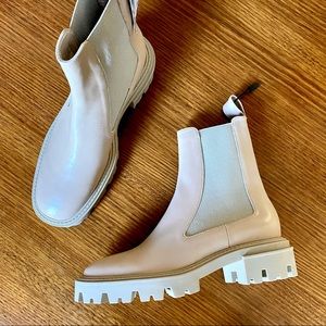 EUC Zara cream leather lug sole chelsea boots blogger style